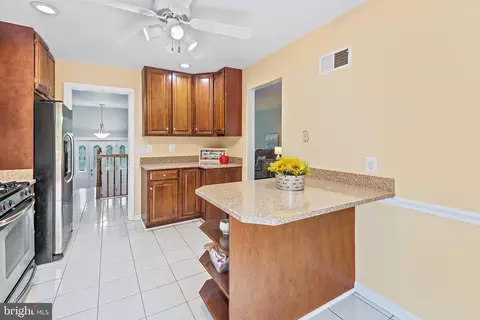 604 Kenbrook Dr, Silver Spring, MD 20902 photo 10