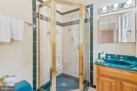 604 Kenbrook Dr, Silver Spring, MD 20902 photo 23