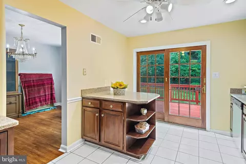 604 Kenbrook Dr, Silver Spring, MD 20902 photo 9