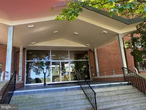 5301 Westbard Cir #227, Bethesda, MD 20816