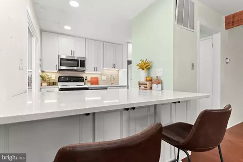 10104 Stoneybrook Dr, Silver Spring, MD 20910