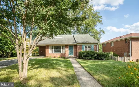 9105 Chanute Dr, Bethesda, MD 20814