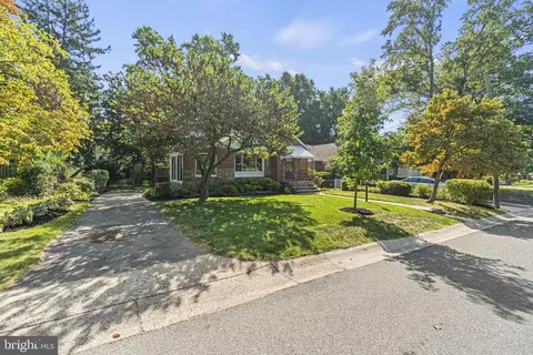 9505 Saginaw St, Silver Spring, MD 20901 photo 2