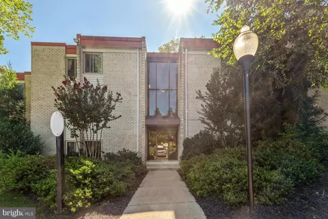 14414 Parkvale Rd #3, Rockville, MD 20853