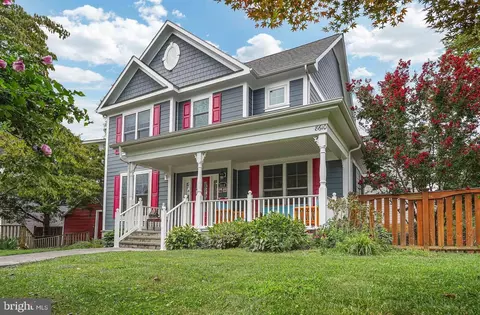 8610 Lancaster Dr, Bethesda, MD 20814