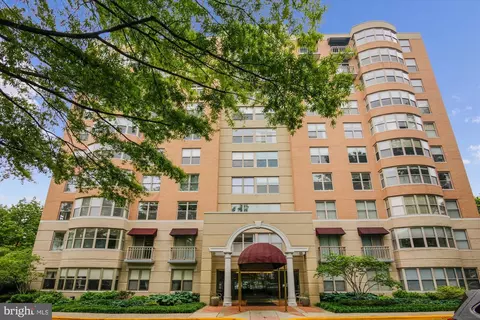 5000 Battery Ln #305, Bethesda, MD 20814