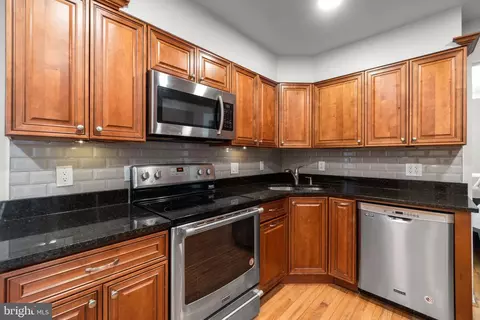15105 Centergate Dr, Silver Spring, MD 20905 photo 5