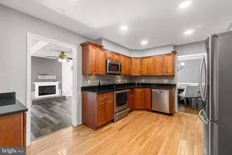 15105 Centergate Dr, Silver Spring, MD 20905 photo 7