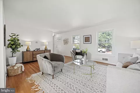 2410 Homestead Dr, Silver Spring, MD 20902 photo 3
