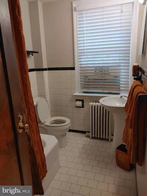 Bath - 2410 Colston Dr #C-101, Silver Spring, MD 20910 photo 1 of 5