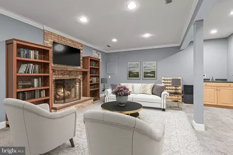 10871 Lockwood Dr, Silver Spring, MD 20901 photo 5