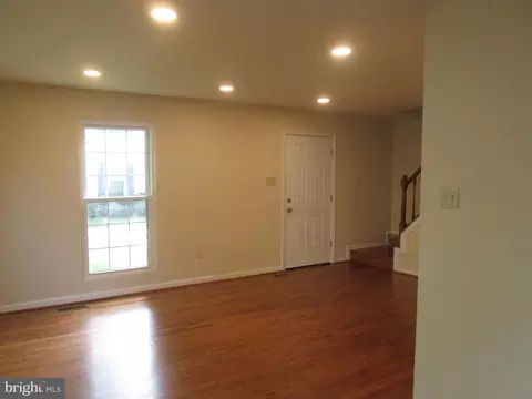 15 Valleyfield Ct, Silver Spring, MD 20906 photo 2