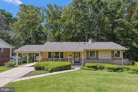 5210 Russett Rd, Rockville, MD 20853