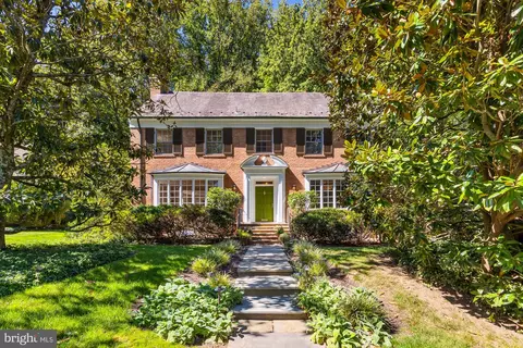 5320 Falmouth Rd, Bethesda, MD 20816