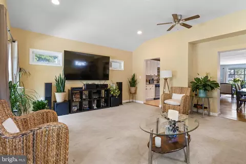 1011 Loxford Ter, Silver Spring, MD 20901 photo 5