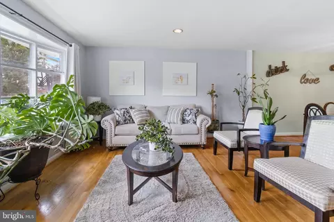 1011 Loxford Ter, Silver Spring, MD 20901 photo 3