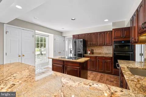 127 Upshire Cir, Gaithersburg, MD 20878 photo 13