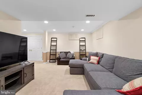 127 Upshire Cir, Gaithersburg, MD 20878 photo 38