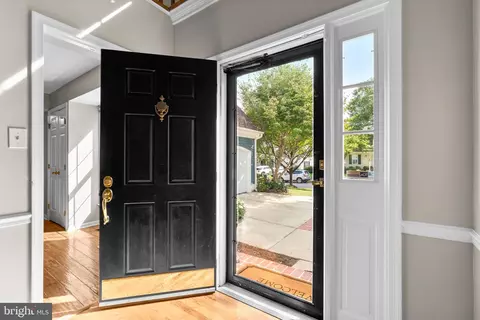 127 Upshire Cir, Gaithersburg, MD 20878 photo 4