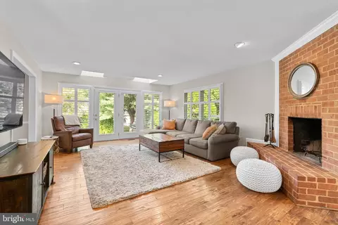 127 Upshire Cir, Gaithersburg, MD 20878 photo 17