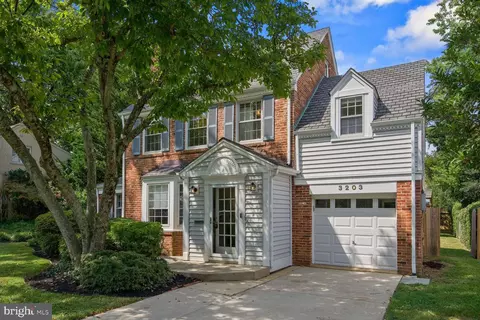3203 Cummings Ln, Chevy Chase, MD 20815