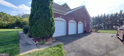 21700 Slidell Rd, Boyds, MD 20841 photo 2