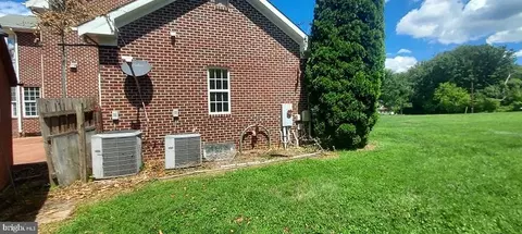 21700 Slidell Rd, Boyds, MD 20841 photo 4