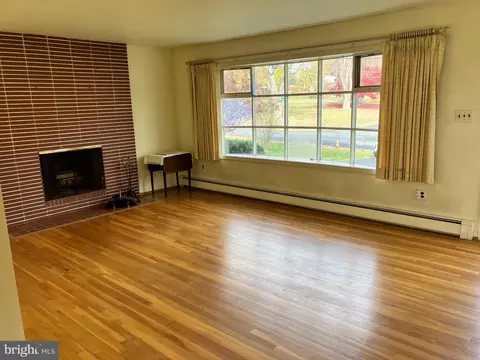 2501 Seibel Dr, Silver Spring, MD 20905 photo 3