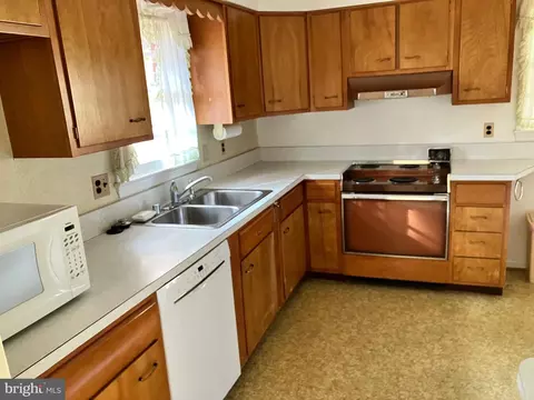 2501 Seibel Dr, Silver Spring, MD 20905 photo 6