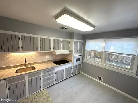 914 Playford Ln, Silver Spring, MD 20901 photo 3