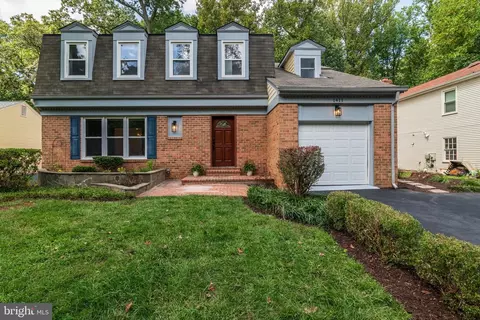 1411 Fallswood Dr, Rockville, MD 20854