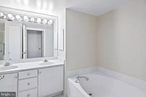 14801 Pennfield Cir #402, Silver Spring, MD 20906 photo 32