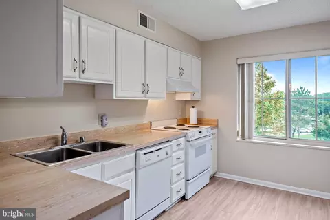 14801 Pennfield Cir #402, Silver Spring, MD 20906 photo 52