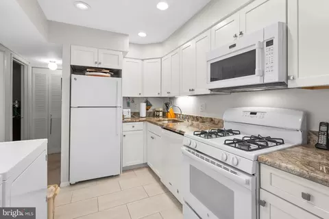 2109 Walsh View Ter #201, Silver Spring, MD 20902 photo 6