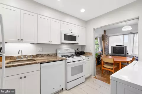 2109 Walsh View Ter #201, Silver Spring, MD 20902 photo 7