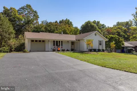 2012 Kings House Rd, Silver Spring, MD 20905 photo 2