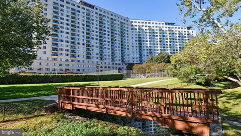 10401 Grosvenor Pl #120, North Bethesda, MD 20852