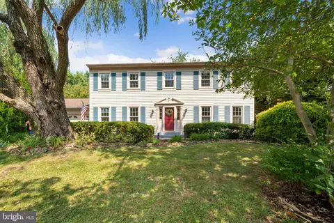 13629 Hartsbourne Dr, Germantown, MD 20874