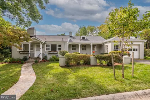 9225 Levelle Dr, Chevy Chase, MD 20815