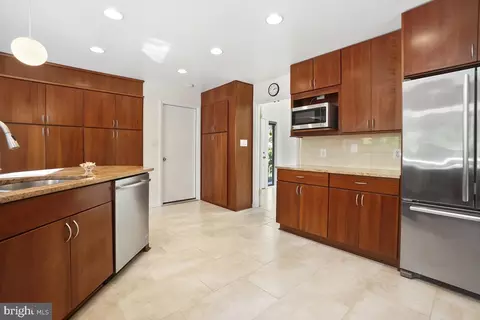 11201 Korman Dr, Potomac, MD 20854 photo 5