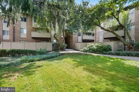 19305 Club House Rd #302, Montgomery Village, MD 20886
