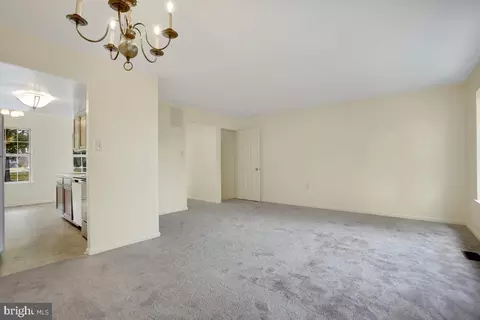 9147 September Ln, Silver Spring, MD 20901 photo 6