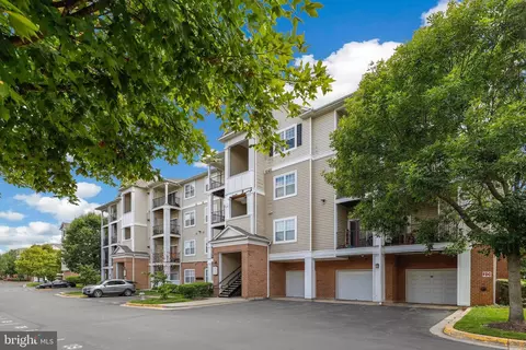 19615 Galway Bay Cir #301, Germantown, MD 20874