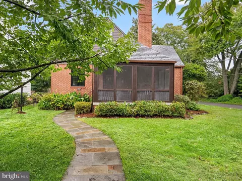701 Mcneill Rd, Silver Spring, MD 20910