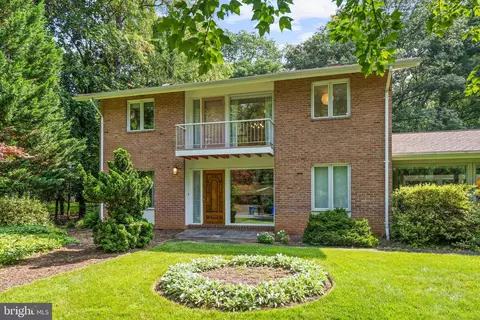 8229 Stone Trail Dr, Bethesda, MD 20817