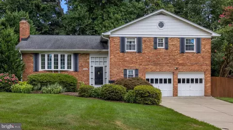 5704 Tanglewood Dr, Bethesda, MD 20817