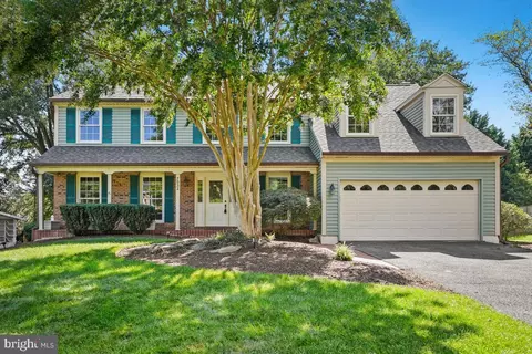 7532 Tarpley Dr, Derwood, MD 20855