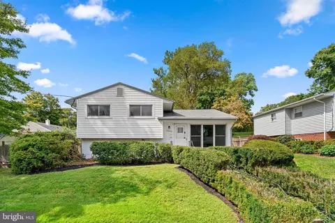 12804 Weiss St, Rockville, MD 20853