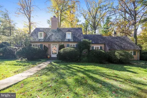 5620 Lambeth Rd, Bethesda, MD 20814