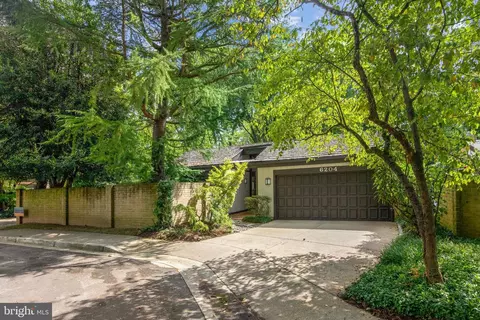 6204 Perthshire Ct, Bethesda, MD 20817
